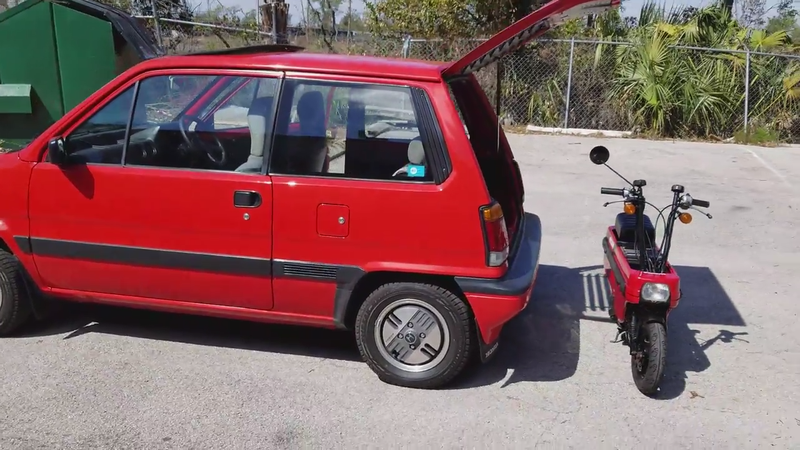 Illustration for article titled You Should Buy This Pristine 1985 Honda City R And Motocompo For $15,000 Right Now